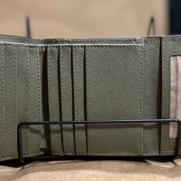 Michael Kors Hayes Backpack and matching wallet- LIKE NEW - Picture 12 of 16